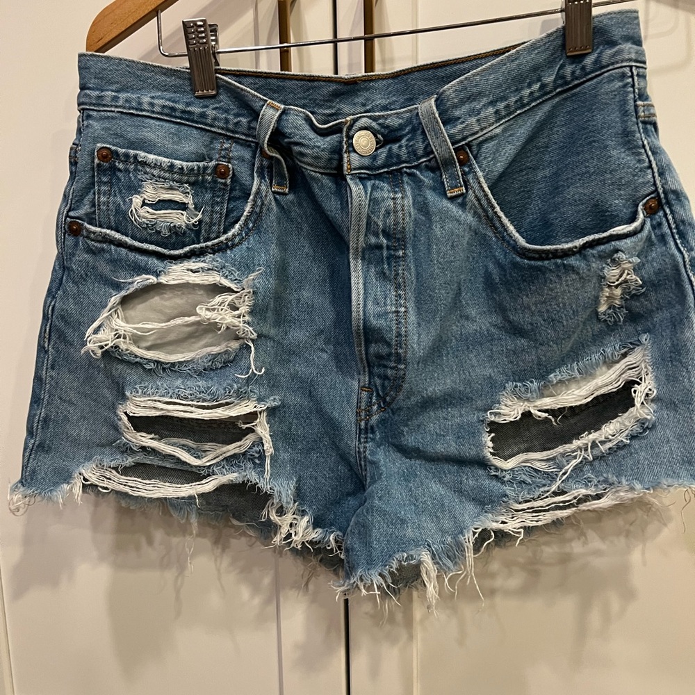 Levi’s 501 denim cutoff shorts size 30 waist - Picture 3 of 16